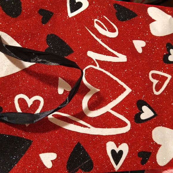 Love gift bag NWT 20 pc. Samples - Picture 2 of 5